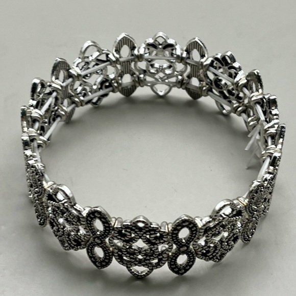 Elegant Silver Toned Stretchy Filigree Bracelet - Picture 2 of 3
